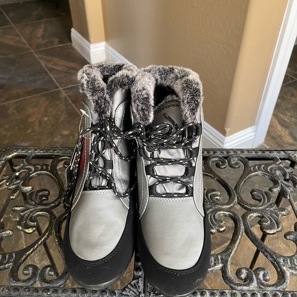 Weatherproof Shoes - Brand new Womens Weather Proof winter boots